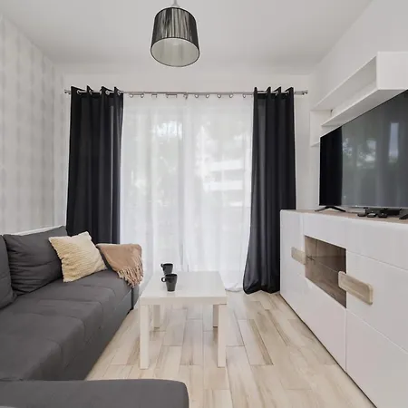 Apartmán Quiet With Balcony Zakladowa By Renters *