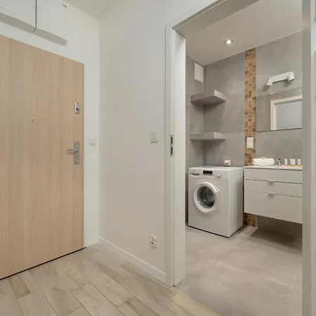 Daire Quiet With Balcony Zakladowa By Renters